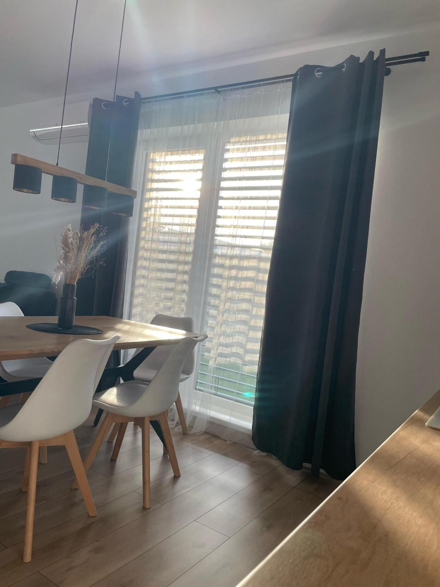 Klimatizovany Apartmanovy Dom, S Virivkou, 1B Szenc Kültér fotó