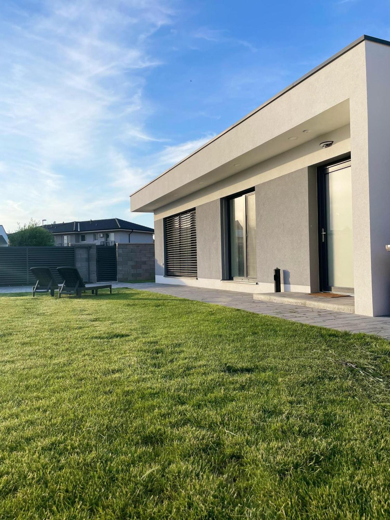 Klimatizovany Apartmanovy Dom, S Virivkou, 1B Szenc Kültér fotó